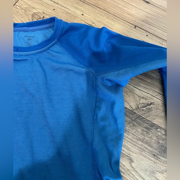Patagonia capilene 3 base layer. Beautiful blue. Excellent condition. Small - Picture 5 of 6